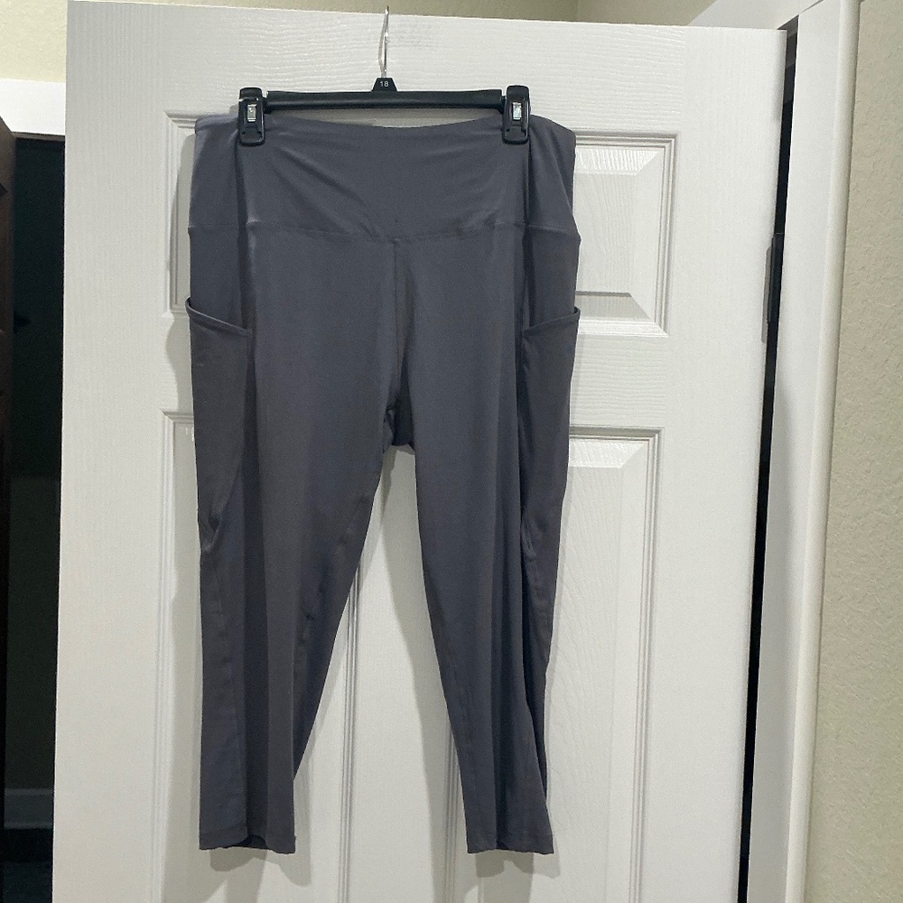 NWOT Leggings Blue Gray Capri Length 2xl